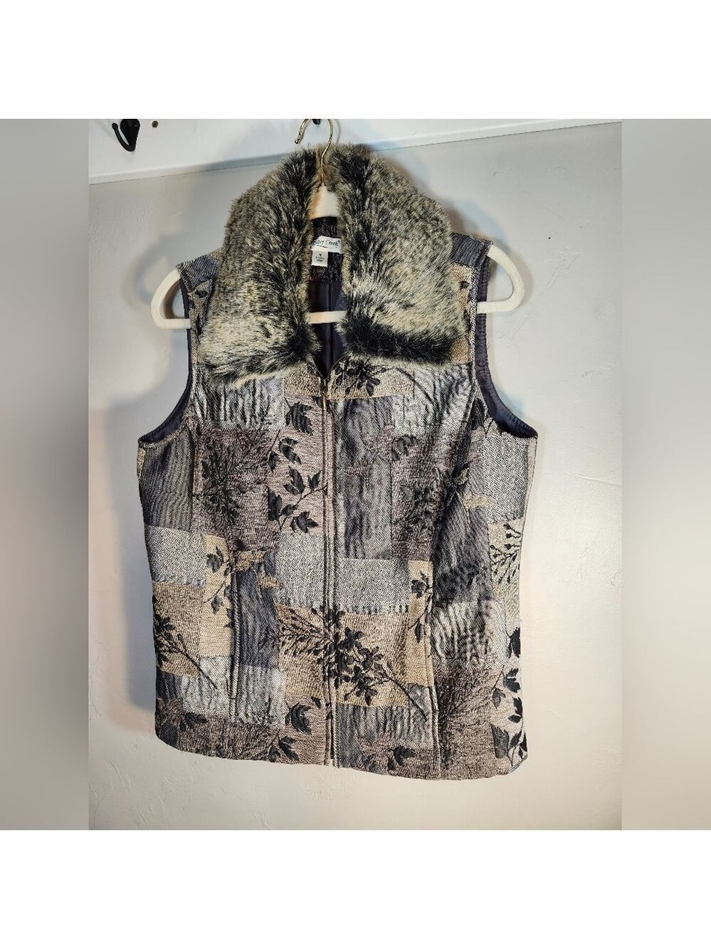 Coldwater Creek Patchwork Tapestry Faux Fur Collar Lined Vest Sz M